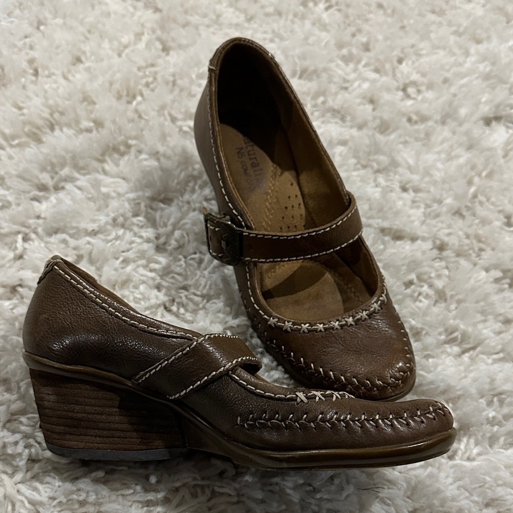 NATURALIZER Retro 90’s Women’s Brown Leather Mary Jane Block Heel Pumps Sz 4